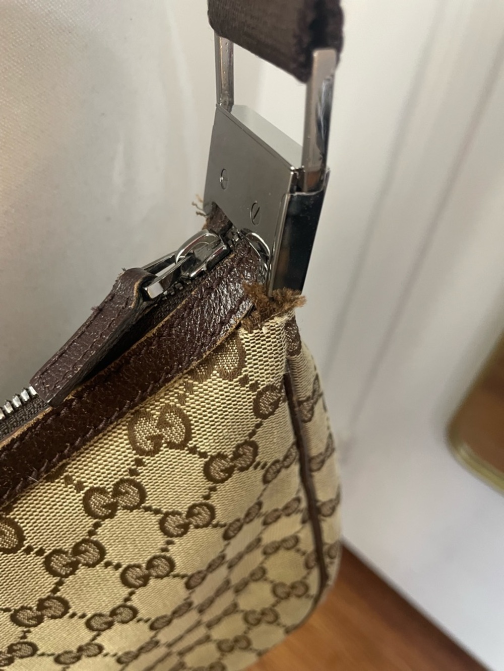 Authentic Gucci Beige GG Canvas Shoulder Bag with Black Strap - Picture 3 of 13
